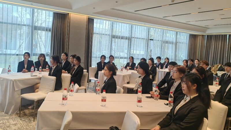 行业背景：酒店业的发展与人才需求